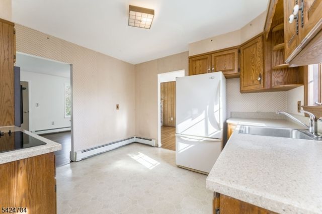 123 Lilac Dr, Clinton Twp., NJ 08801