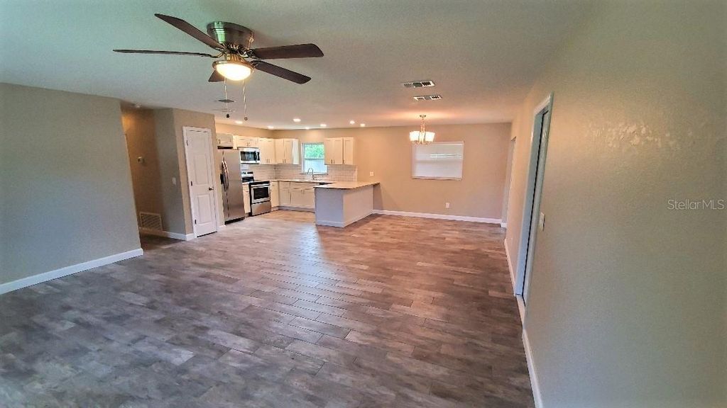 Image 3 of property listing at 2524 JUNIPER DRIVE, Edgewater, FL 32141