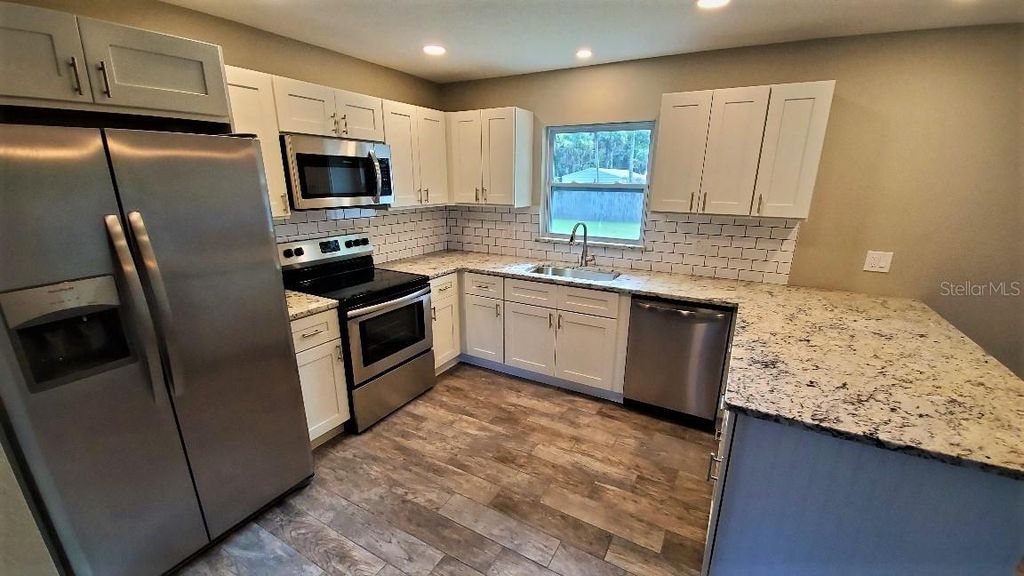 Image 5 of property listing at 2524 JUNIPER DRIVE, Edgewater, FL 32141