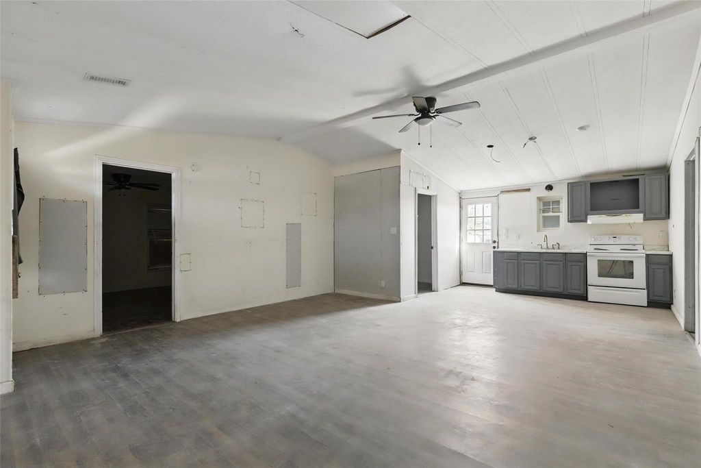 8963 Adams Circle, Cresson, TX 76035