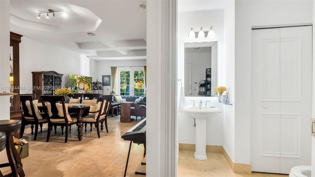 425 NE 69th Circle, Boca Raton, FL 33487