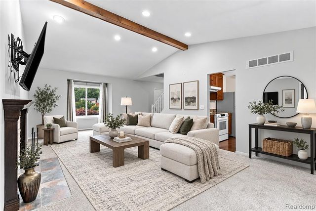 2326 Highsplint Drive, Rochester Hills, MI 48307