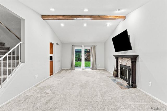 2326 Highsplint Drive, Rochester Hills, MI 48307