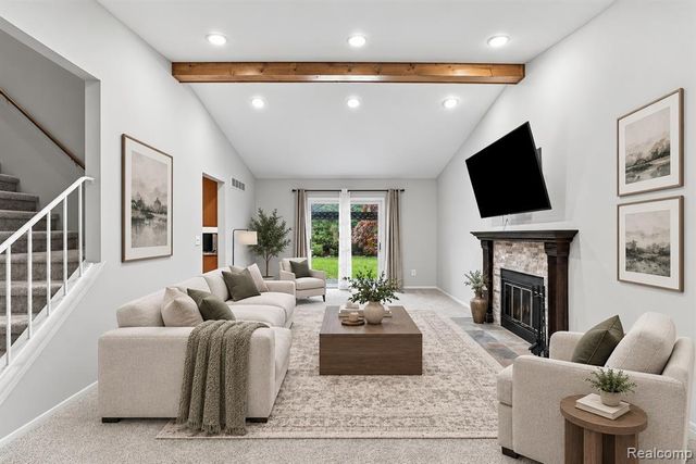 2326 Highsplint Drive, Rochester Hills, MI 48307