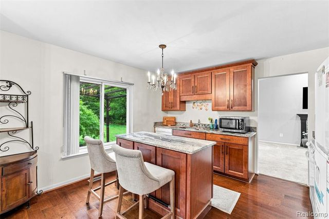 2326 Highsplint Drive, Rochester Hills, MI 48307