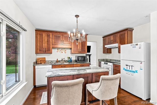 2326 Highsplint Drive, Rochester Hills, MI 48307