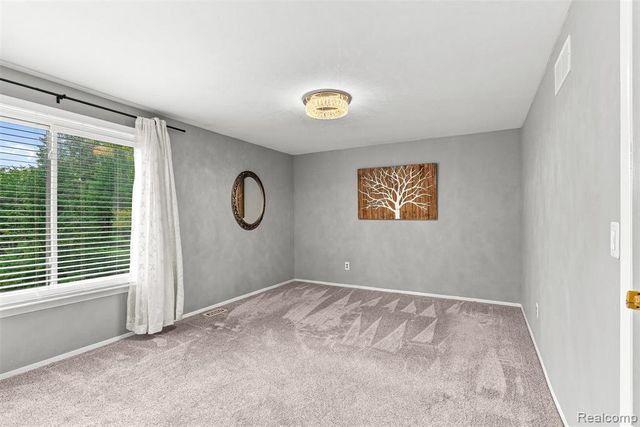 2326 Highsplint Drive, Rochester Hills, MI 48307