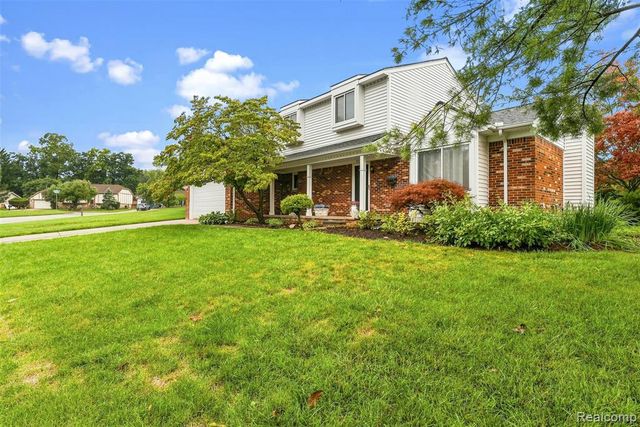 2326 Highsplint Drive, Rochester Hills, MI 48307
