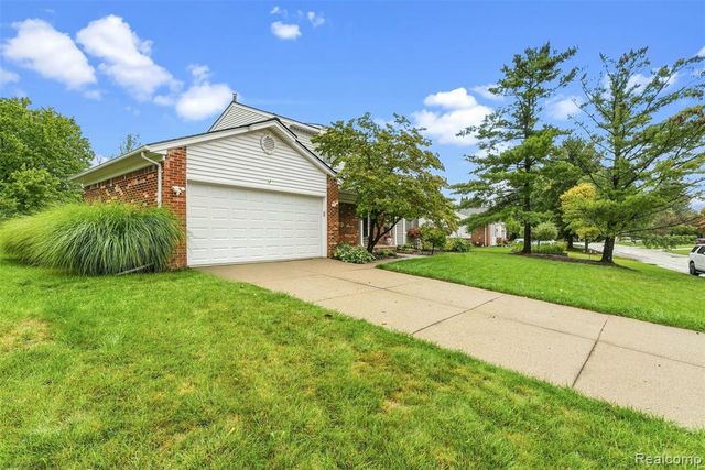 2326 Highsplint Drive, Rochester Hills, MI 48307