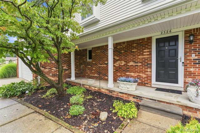2326 Highsplint Drive, Rochester Hills, MI 48307