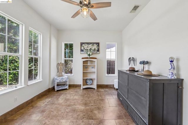19 Minaret Rd, Oakley, CA 94561
