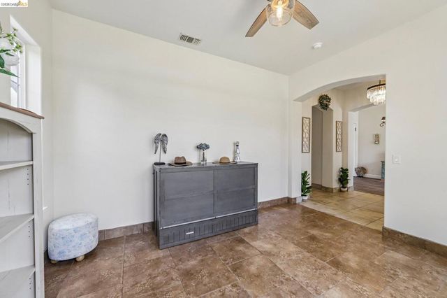 19 Minaret Rd, Oakley, CA 94561