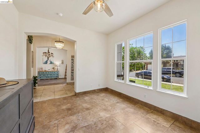 19 Minaret Rd, Oakley, CA 94561