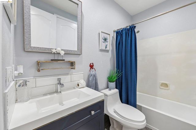 19 Minaret Rd, Oakley, CA 94561