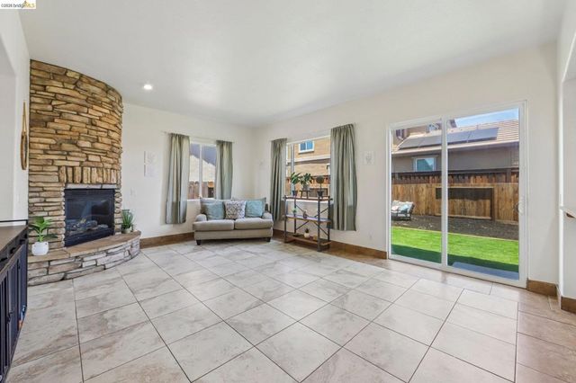 19 Minaret Rd, Oakley, CA 94561