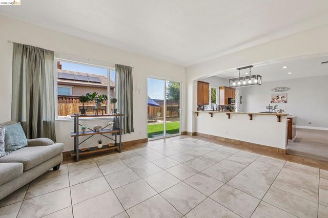 19 Minaret Rd, Oakley, CA 94561