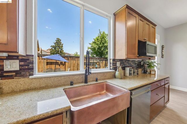 19 Minaret Rd, Oakley, CA 94561