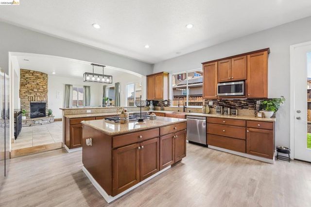 19 Minaret Rd, Oakley, CA 94561
