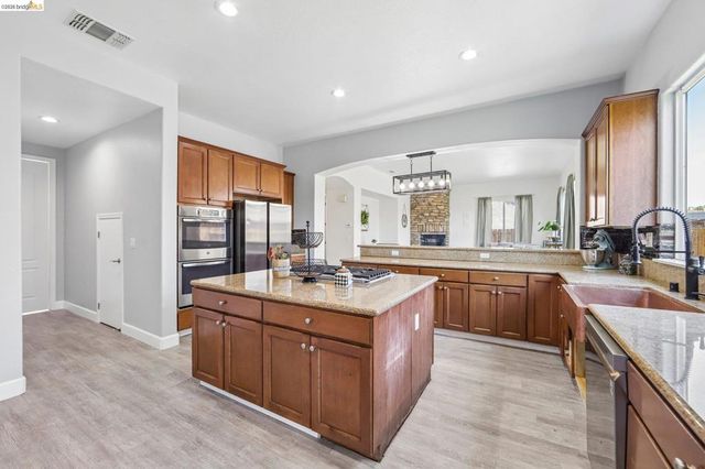 19 Minaret Rd, Oakley, CA 94561