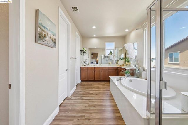 19 Minaret Rd, Oakley, CA 94561