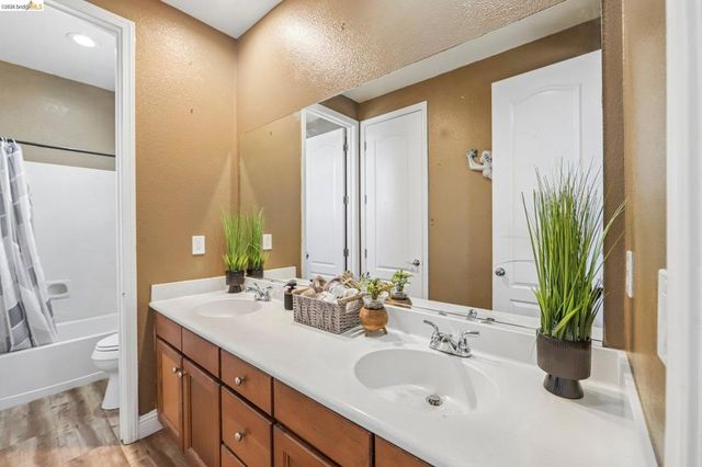 19 Minaret Rd, Oakley, CA 94561