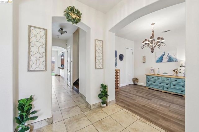19 Minaret Rd, Oakley, CA 94561