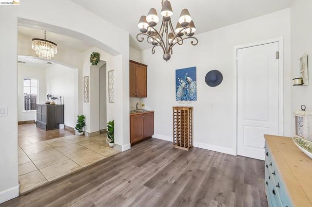 19 Minaret Rd, Oakley, CA 94561