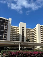 15 Bluebill AVE 1006, Naples, FL 34108