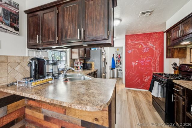 1800 W Hot Springs Street S, Broken Arrow, OK 74011