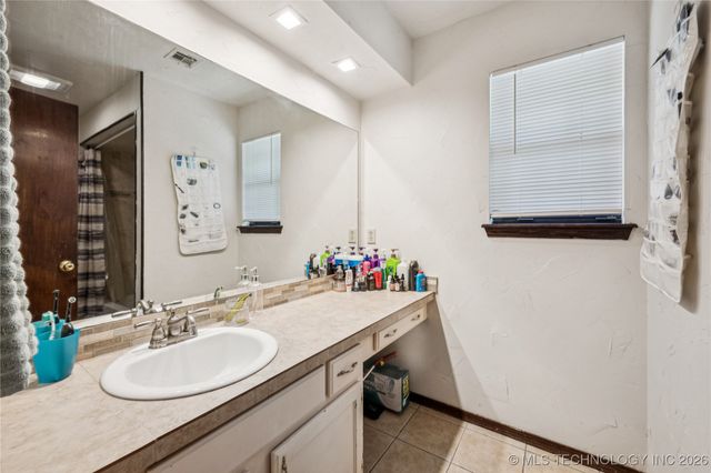 1800 W Hot Springs Street S, Broken Arrow, OK 74011