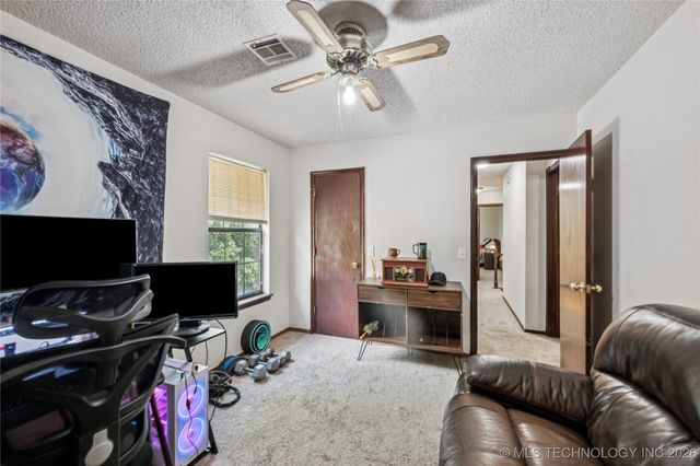 1800 W Hot Springs Street S, Broken Arrow, OK 74011