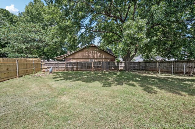 1800 W Hot Springs Street S, Broken Arrow, OK 74011