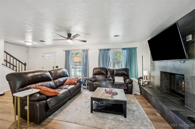 1800 W Hot Springs Street S, Broken Arrow, OK 74011