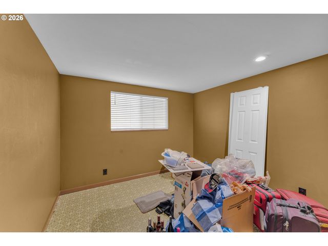 1735 RAINBOW Dr, Springfield, OR 97477
