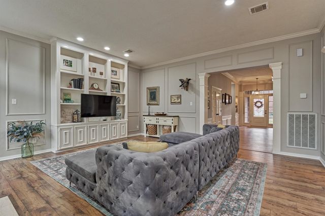 82 E Coldbrook Circle, The Woodlands, TX 77381