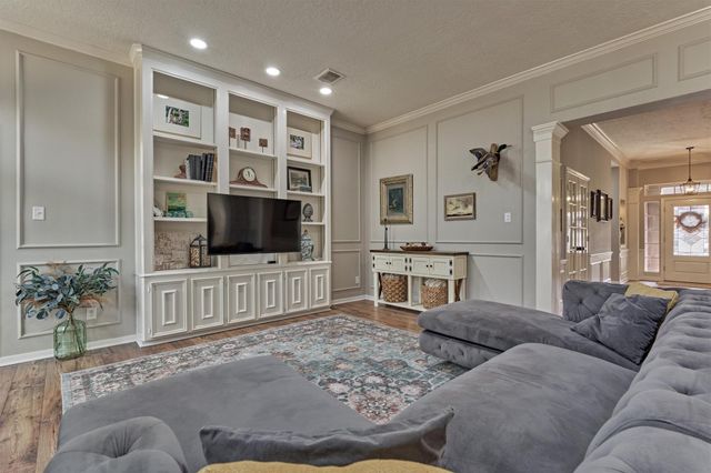 82 E Coldbrook Circle, The Woodlands, TX 77381