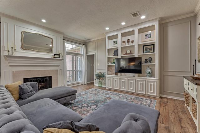 82 E Coldbrook Circle, The Woodlands, TX 77381