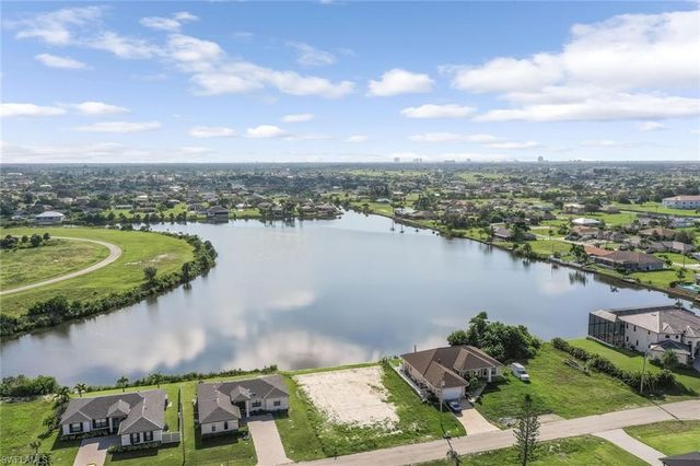 2017 NE 10th PL, Cape Coral, FL 33909