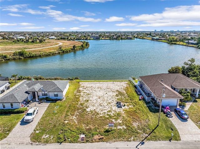 2017 NE 10th PL, Cape Coral, FL 33909