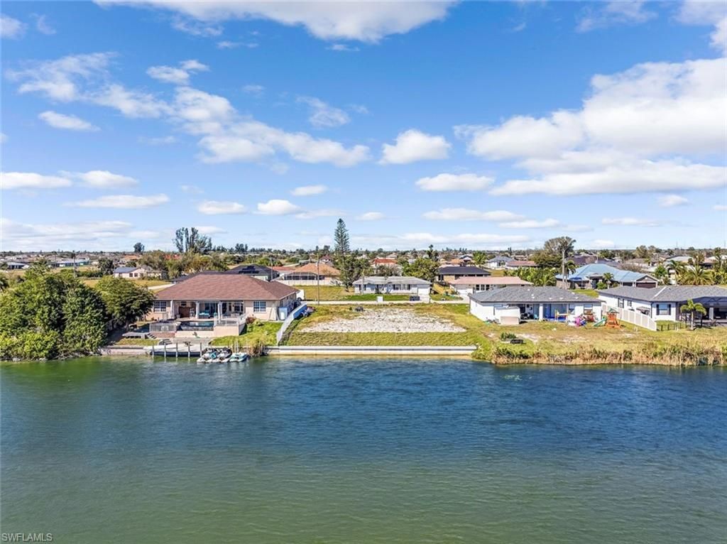 Image 10 of property listing at 2017 NE 10th PL, Cape Coral, FL 33909