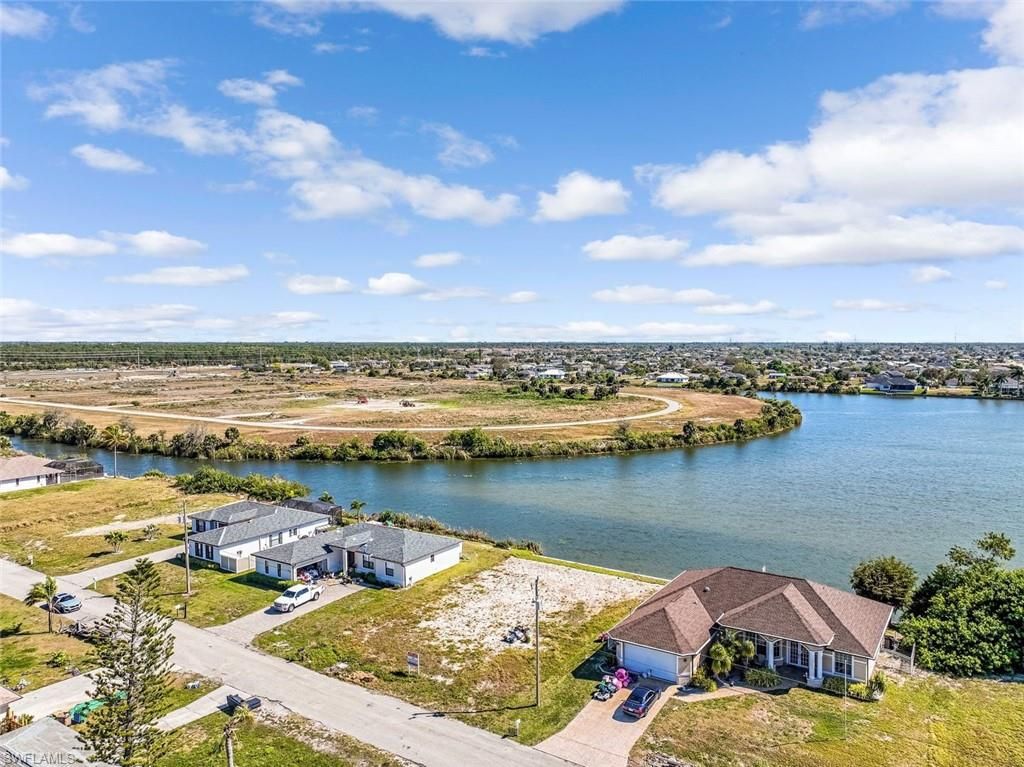 Image 16 of property listing at 2017 NE 10th PL, Cape Coral, FL 33909