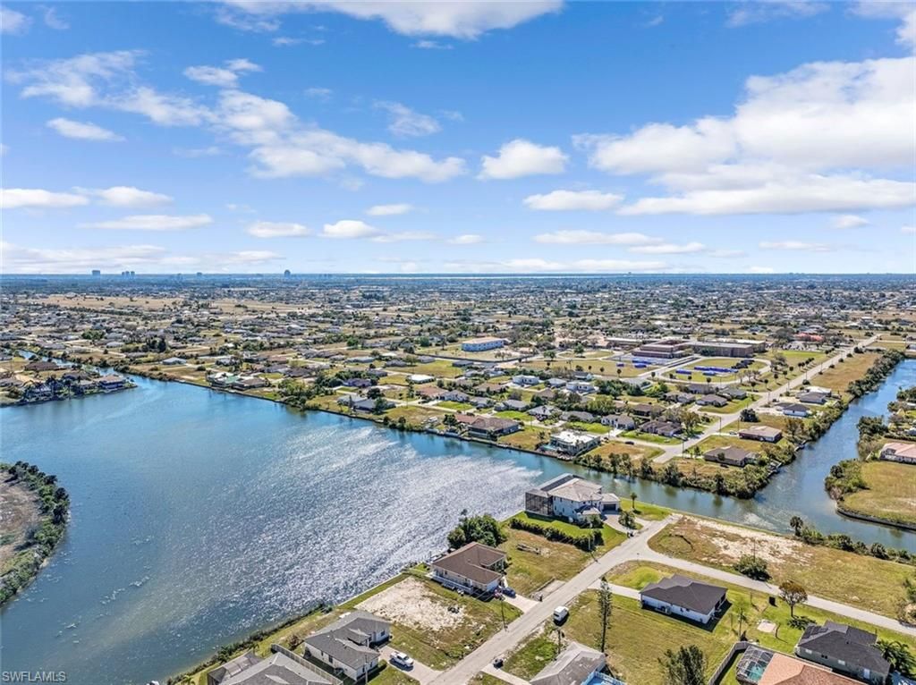 Image 17 of property listing at 2017 NE 10th PL, Cape Coral, FL 33909