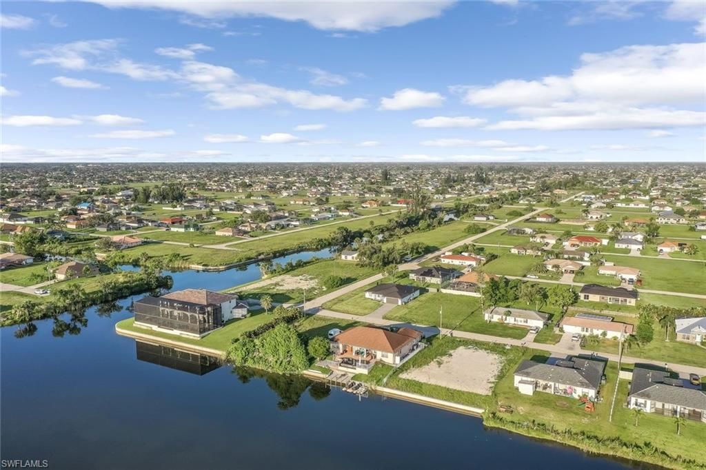 Image 18 of property listing at 2017 NE 10th PL, Cape Coral, FL 33909