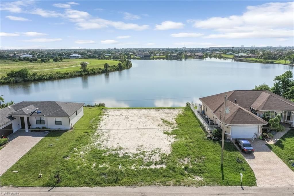 Image 5 of property listing at 2017 NE 10th PL, Cape Coral, FL 33909