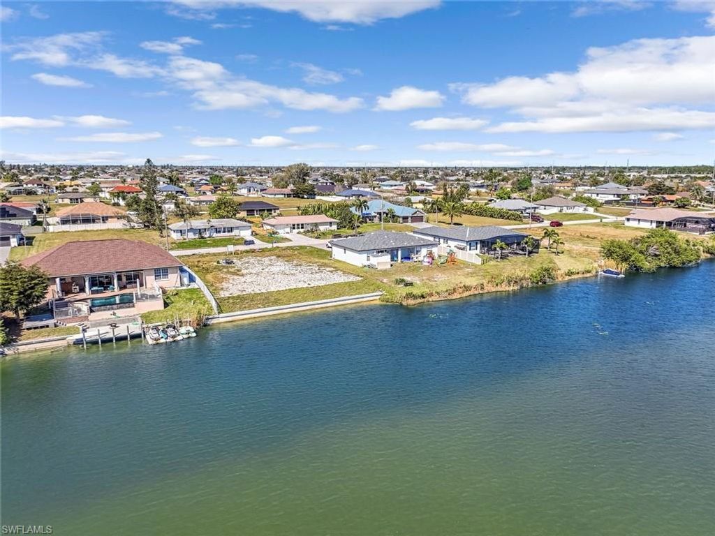 Image 9 of property listing at 2017 NE 10th PL, Cape Coral, FL 33909