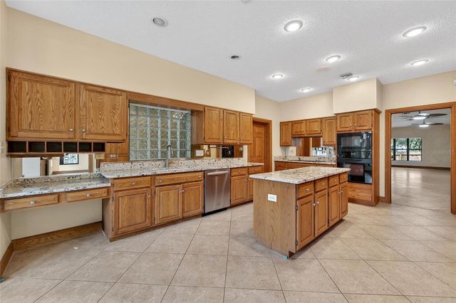 902 RIVER RAPIDS AVENUE, Brandon, FL 33511