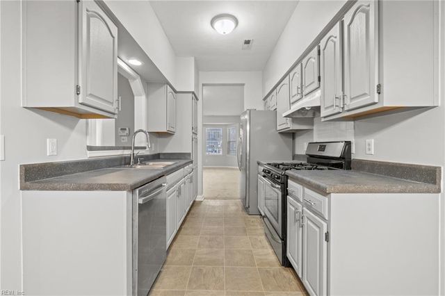 714 Sutherland DR, Chesapeake, VA 23320