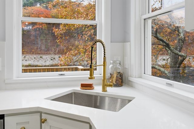 288 Grove St 288, Clinton, MA 01510