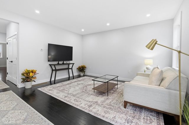 288 Grove St 288, Clinton, MA 01510