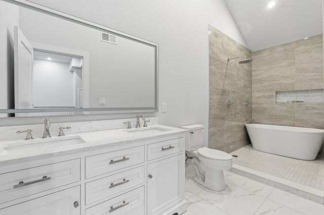 288 Grove St 288, Clinton, MA 01510